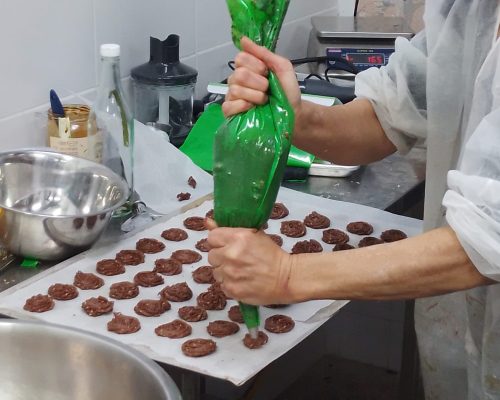 עוגיות בהכנה